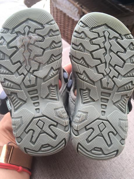 Sandalky reserved, reserved,20