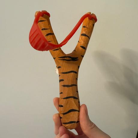 Vyrezávaný prak tiger, 