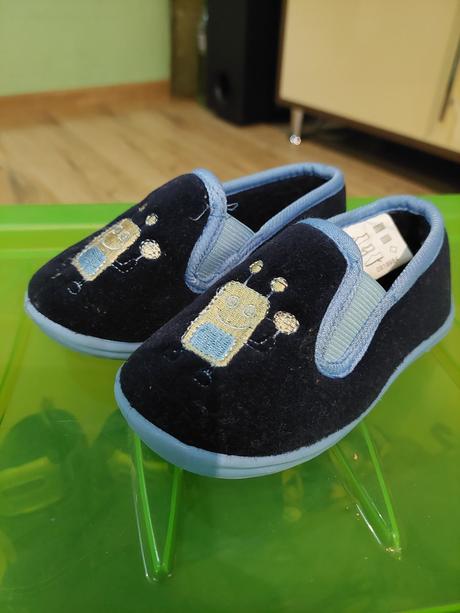 Semisove papucky, 24