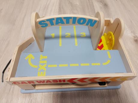 Melissa & doug - autoumyváreň a garáž, 