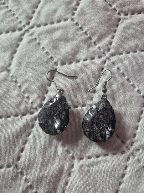 Náušnice s krajkou, 