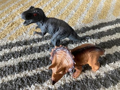 Dinosaury väčší 22cm, 