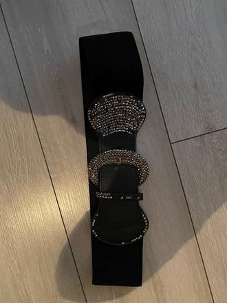 Cierny opasok na saty s kamienkami, 