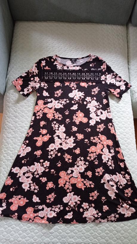 Šaty aj tehotenské kvetovane s cipkou, f&f,38
