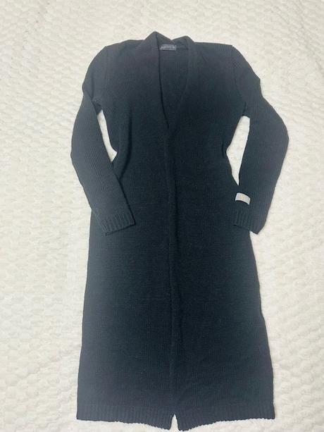 Čierny dlhý úpletový kardigán bez zapínania, m