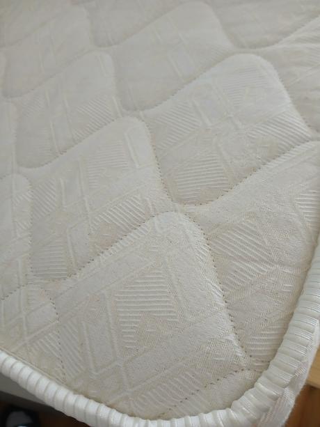 Krásna posteľ s roštom aj novým matracom, šírka (cm): 95,dĺžka (cm): 210