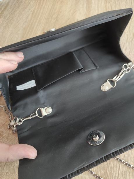 Čierna saténová spoločenská kabelka, 