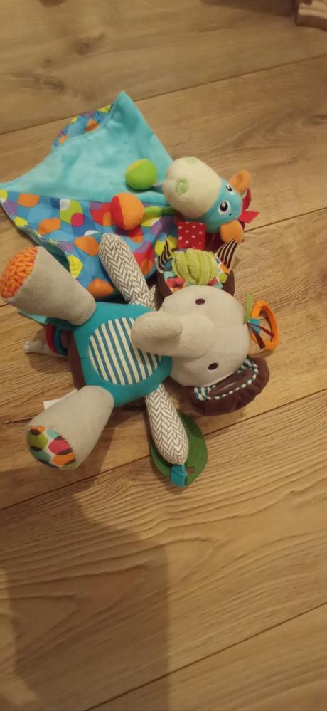 Prvé hračky pre bábätká slon a somár,