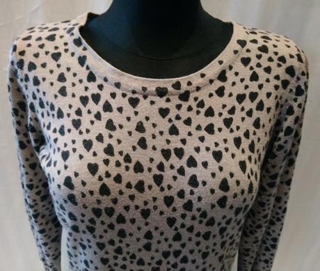 Dámsky predĺžený pulóvrikový sivý top so srdiečkam, marks & spencer,xs