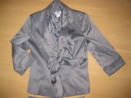 Kostym strieborno -šedý - použitý 1x, 38