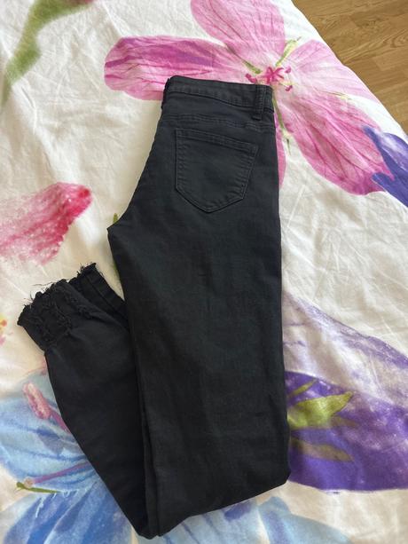 Elasticke pruzne roztrhane rifle, 38