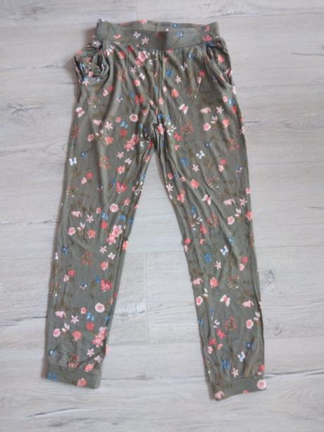 Dievčenské volne leginy, 146