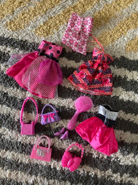 Šaty a doplnky pre barbie, 