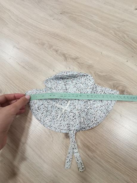 Dievčenský klobúčik, 74