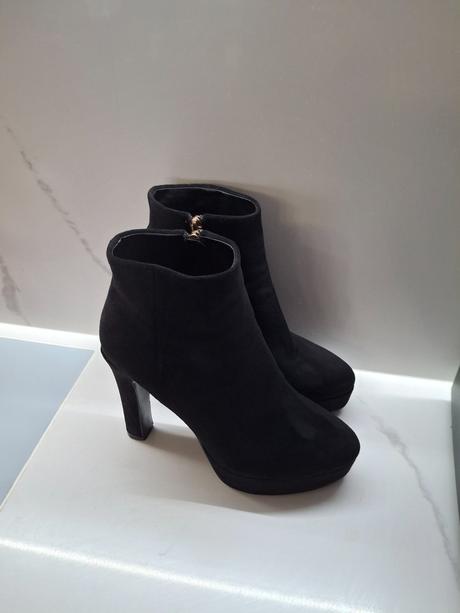 Miriase topanky na platforme, 37