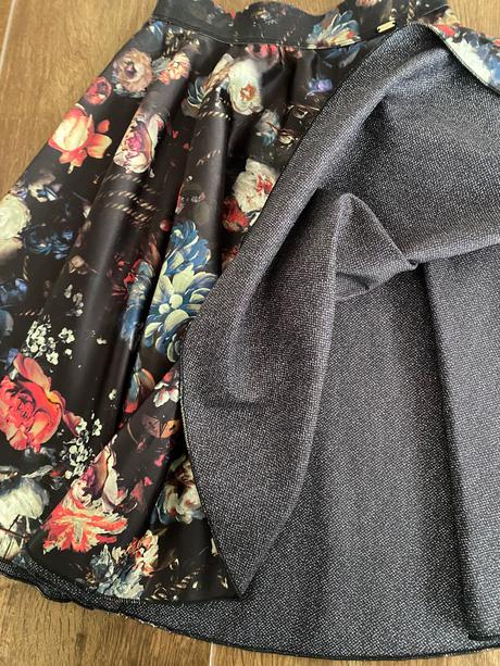 Kvetinkova sukna, fracomina,40
