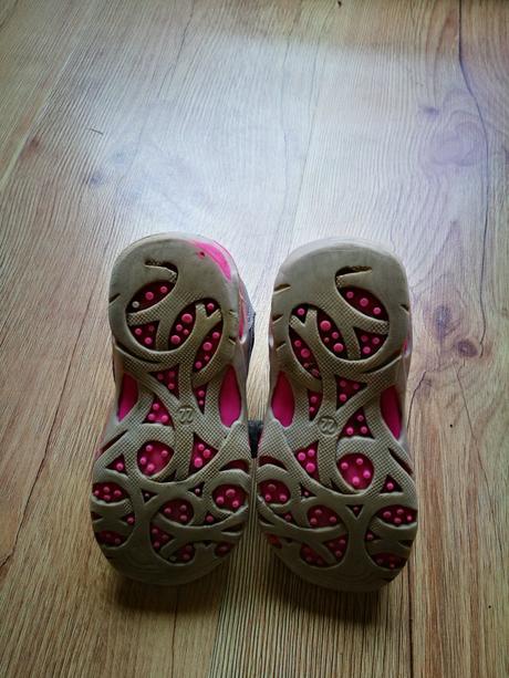 Kožené sandálky, slovobuv,22