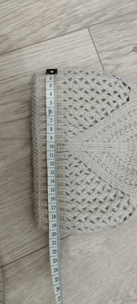 Čiapka a nákrčník, 