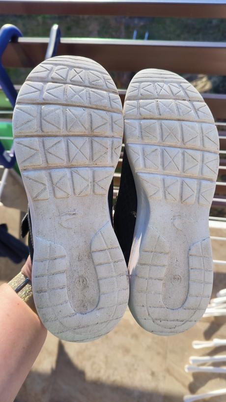 Ľahučké tenisky, 39