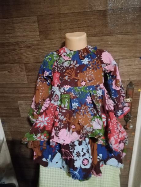 Dievčenske šaty, 110