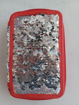 Peračník s flitrami,