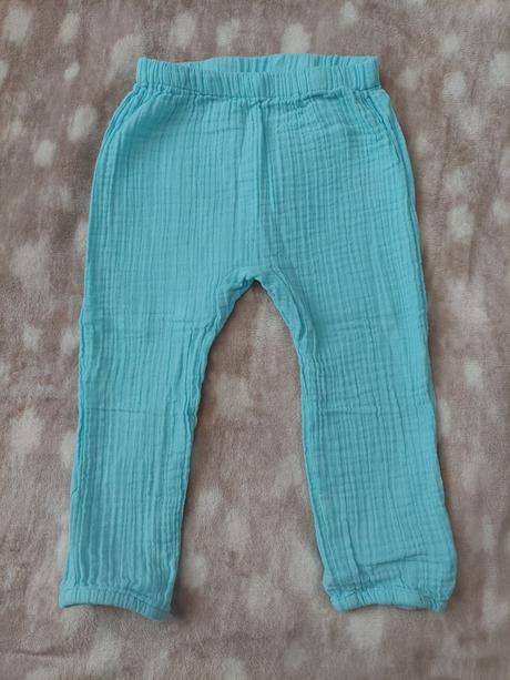 Nohavice a tričko, 98