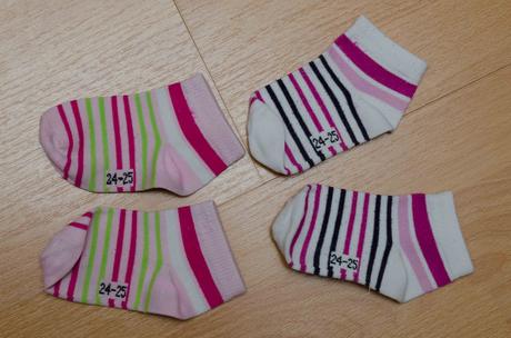 Znížené ponožky aj k sukničke 2 páry, c&a,24