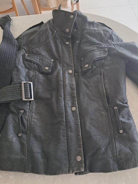 Kožená bunda different, 38