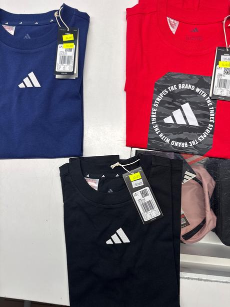 Tricka adidas likvidacia z predajne 152, adidas,152