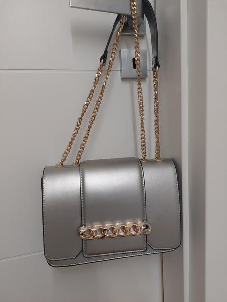 Strieborná kabelka, 