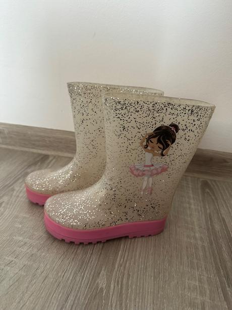 Nelli blu gumáky, nelli blu,26