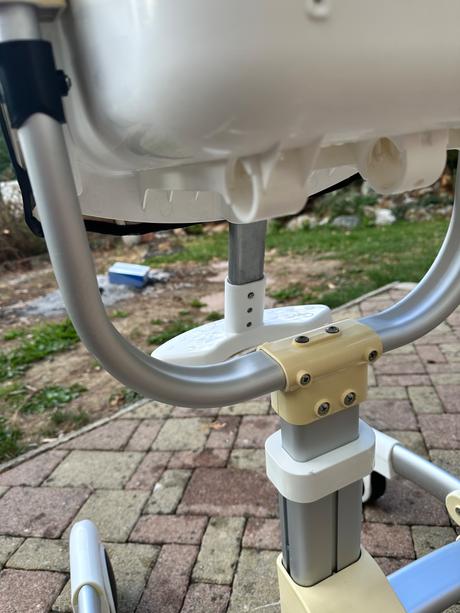 Dizajnová jedálenská stolička quax sky (bielo-stri,
