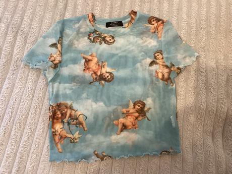 Krásne tenučké krátke  tričko s anjelmi, bershka,s