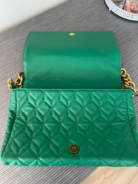 Kabelka s reťazou, reserved