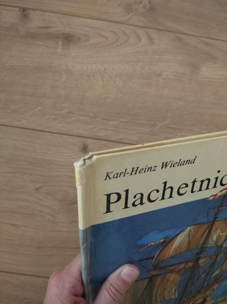 Pekná staršia kniha plachetnice,