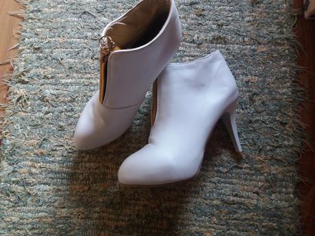 Biele topanky, 39