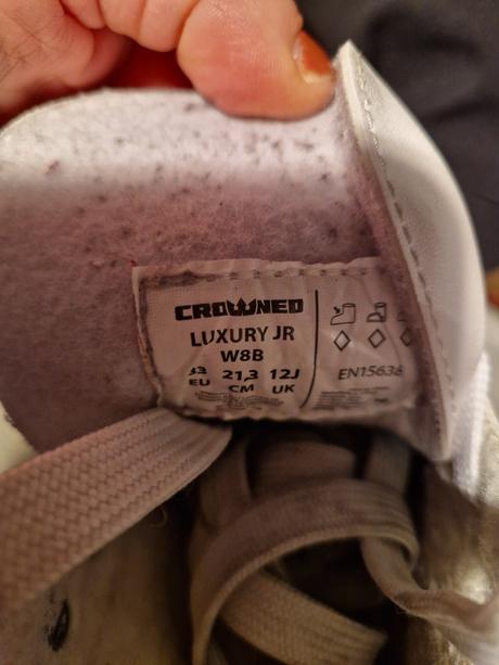 Krasokorčule, crowned,33