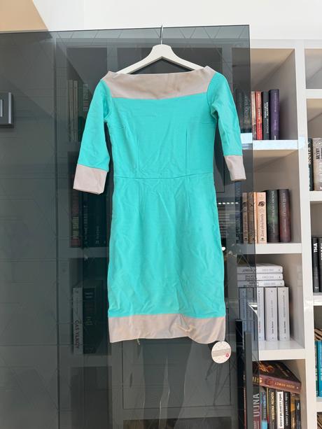 Nove, nenosene saty magenta -este s visačkou, s