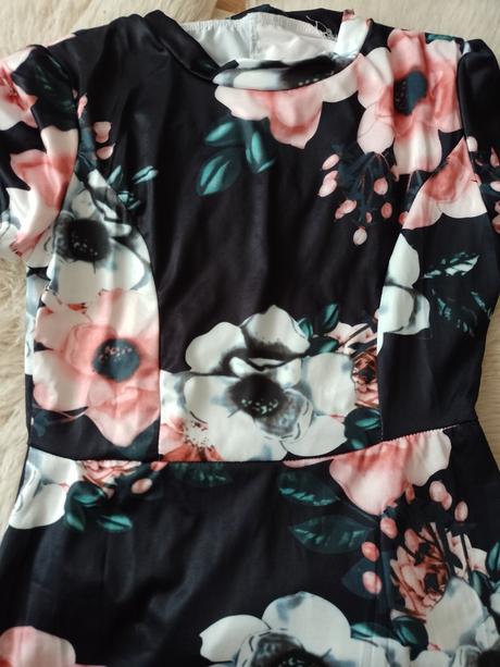 Krásne šaty, nenosené, s