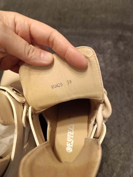 Béžové topánky s retiazkou - 39, 39