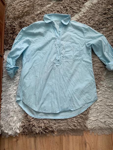 Bledomodrá košeľa, 
