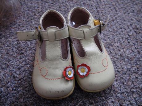 Sandalky s kvetinkou, 19