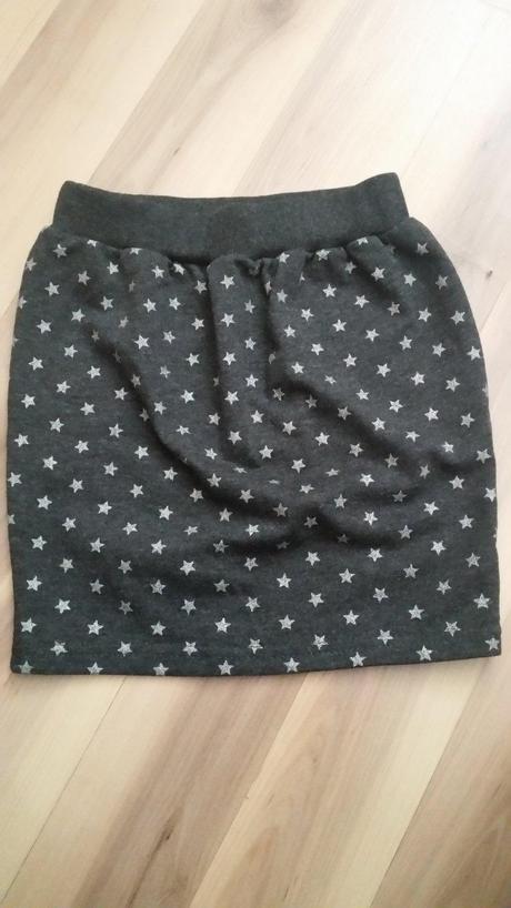 Krasna suknicka, pepco,104