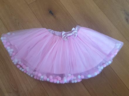 Suknička s guličkami, 104