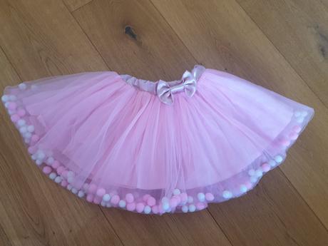 Suknička s guličkami, 104