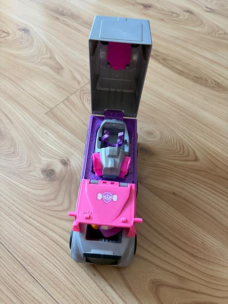 Nákladné auto labkova patrola sky, 