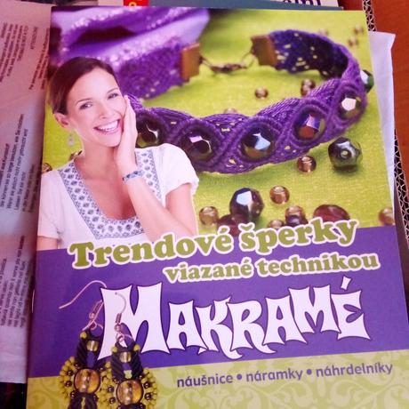 Kniha šperky z makrame,