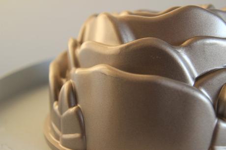 Nordic ware forma na bábovku rose 2,4l s vadami, 