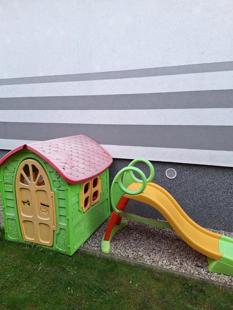 Šmykľavka  a zahradny domček, 