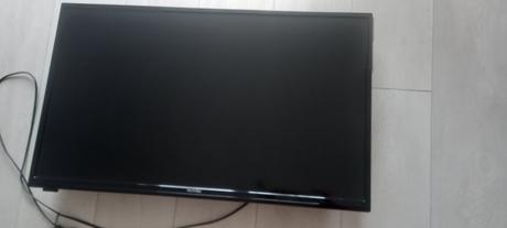 Tv a stojan a uni diaľkový ovládač, 
